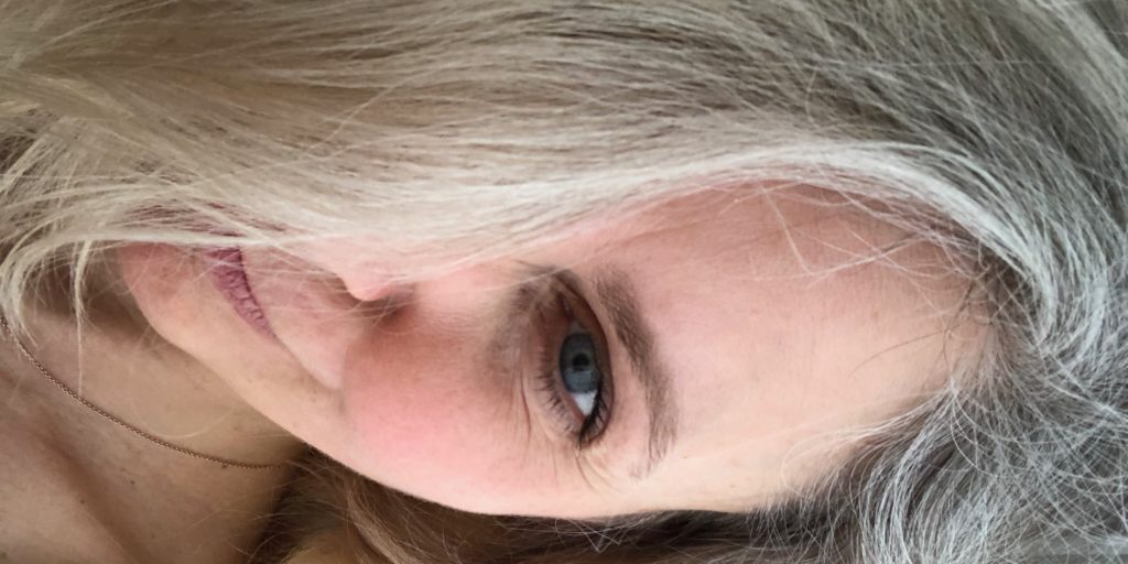 Haare gefärbt graue otreapeva: Aschige Tönung