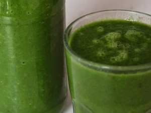 Detox für vor/ und nach Weihnachten: Grüner Smoothie und leckerer Buchweizen-Grünkohlsalat