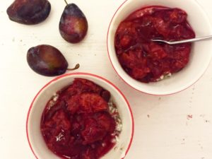 Schneller Pflaumenkompott- lecker und ohne raffinierten Zucker